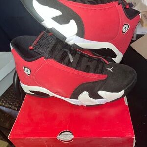 Jordan 14 Retro
Gym Red Toro